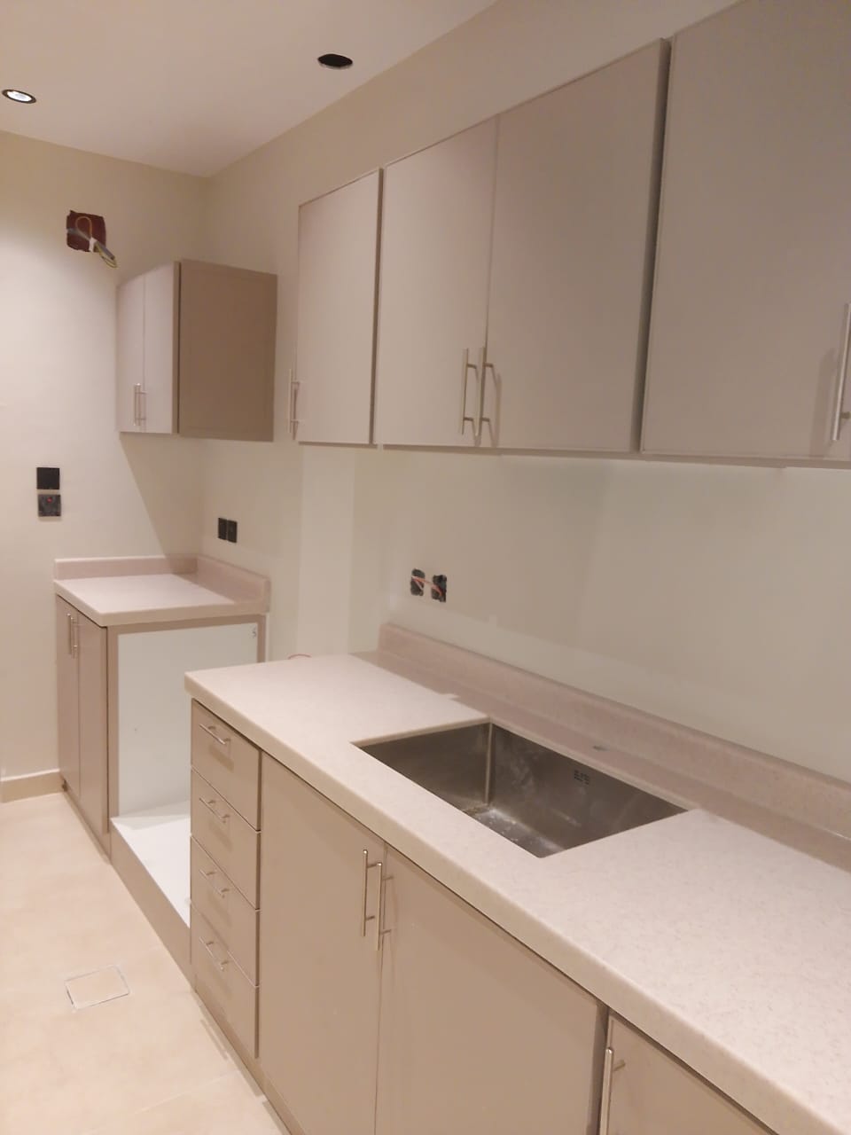 تفصيل مطابخ ألمنيوم حديثة مع زجاج لاكوبيل